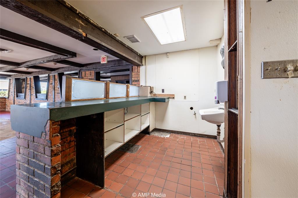 702 N Swenson Street Property Photo 10