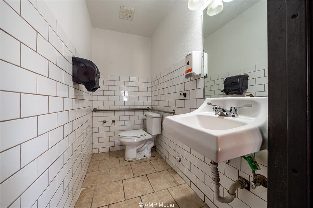 702 N Swenson Street Property Photo 21