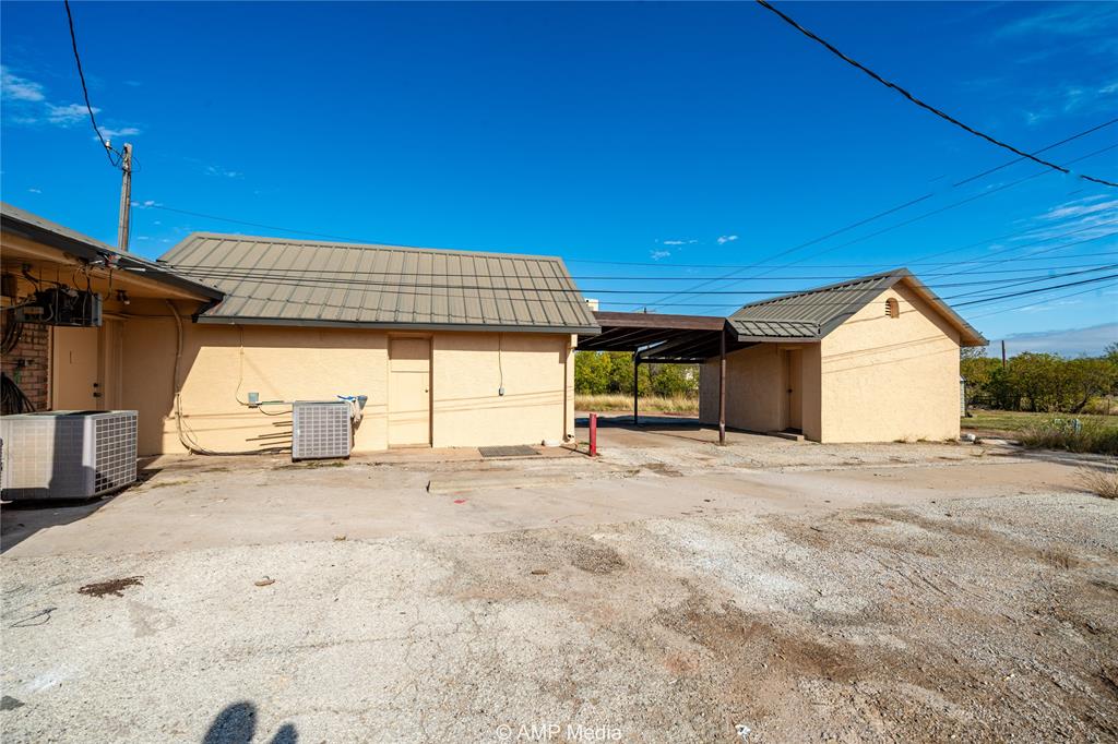 702 N Swenson Street Property Photo 22