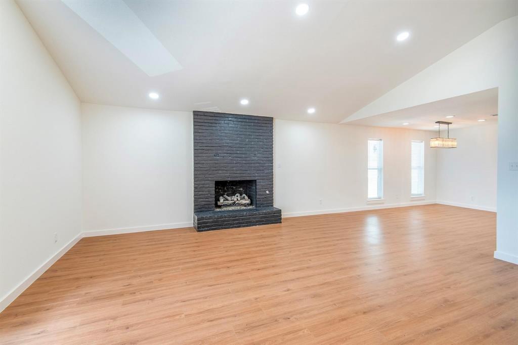 316 Gwendola Drive Property Photo 6