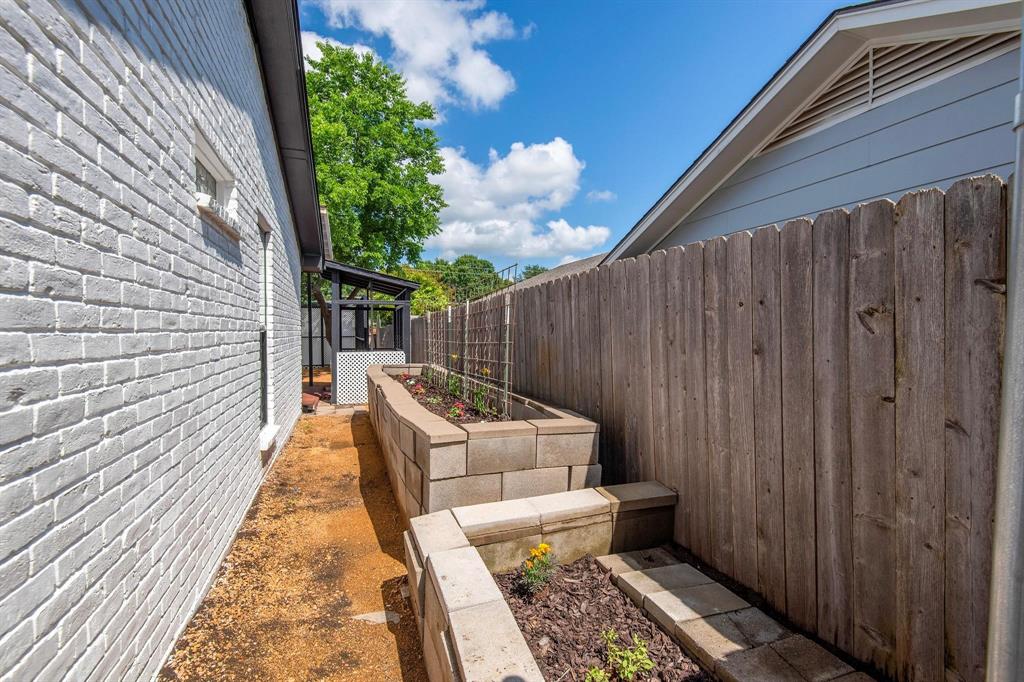 316 Gwendola Drive Property Photo 40