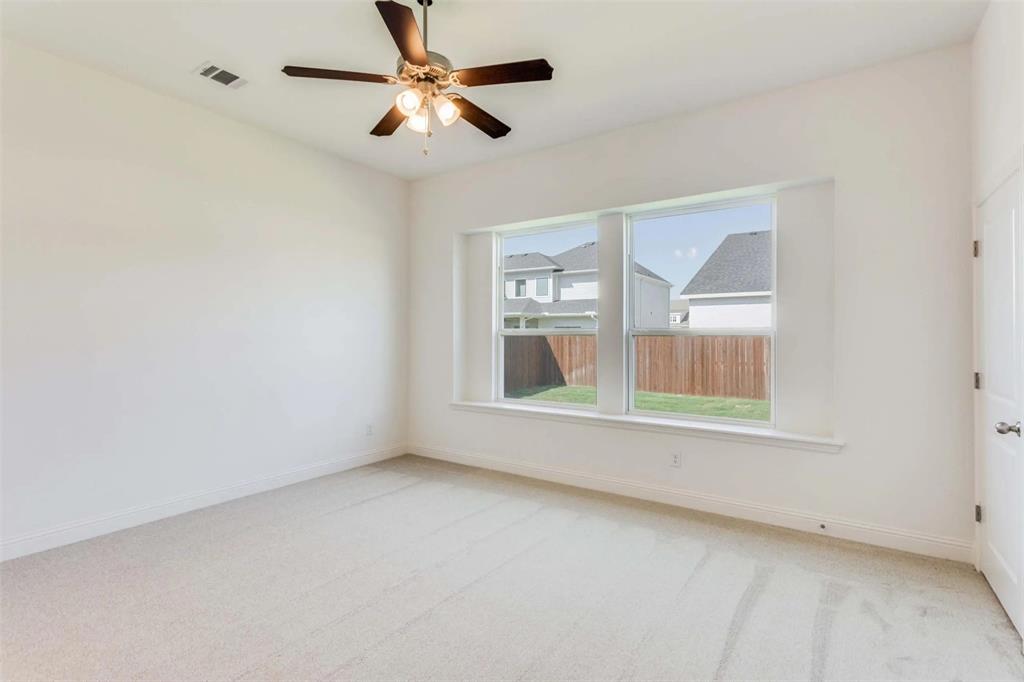 304 W Paddock Property Photo 7