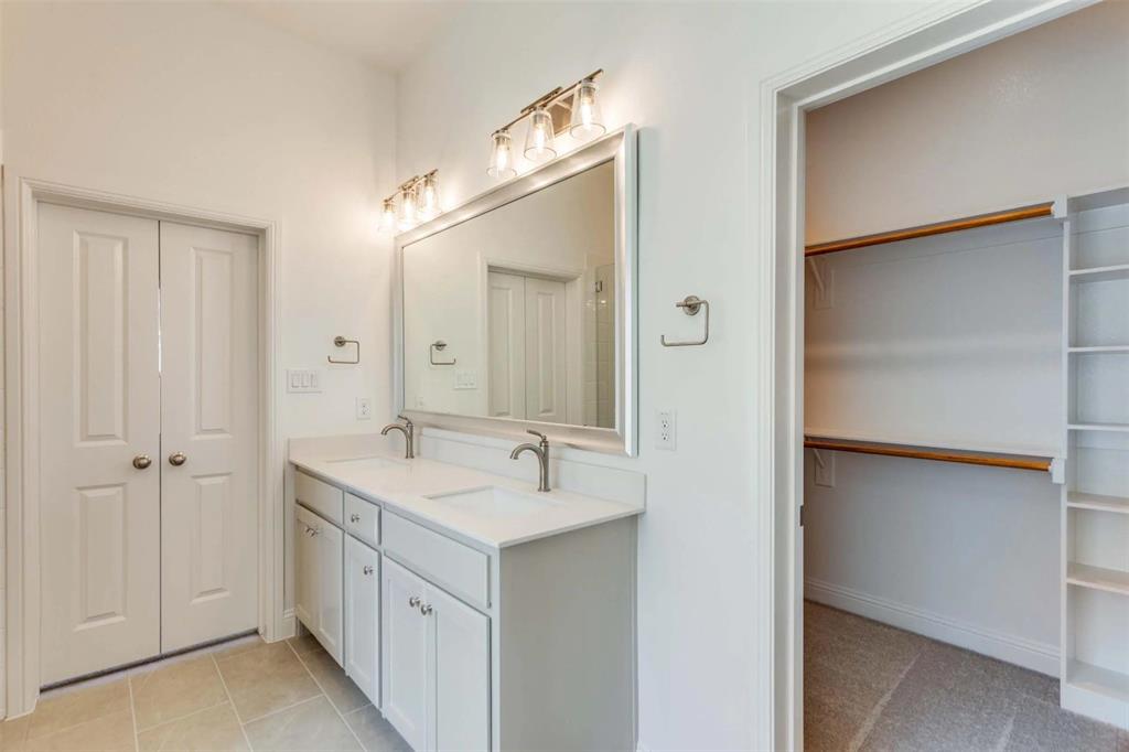 304 W Paddock Property Photo 8