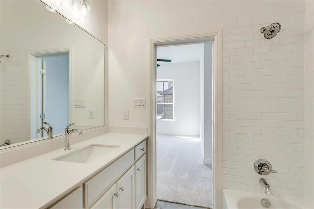 304 W Paddock Property Photo 9