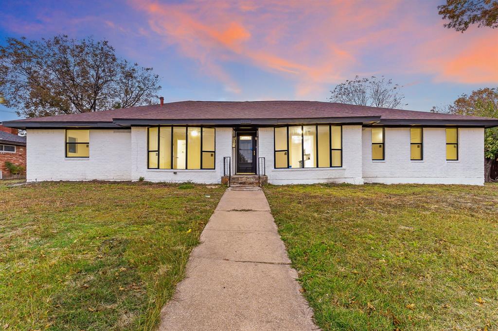 1302 W Tarrant Road Property Photo