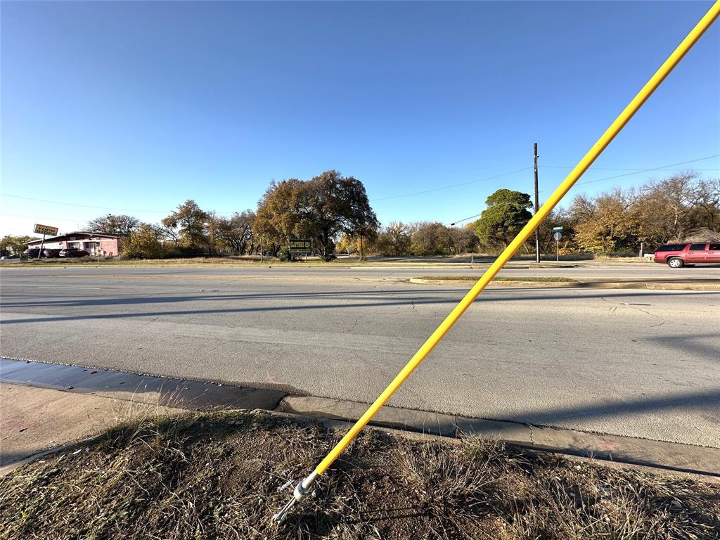 2320 E Berry Street Property Photo 5
