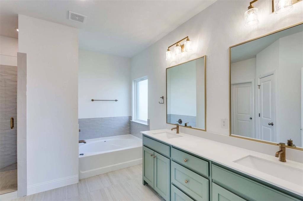 317 W Paddock Property Photo 9
