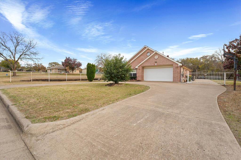 5112 Knight Drive Property Photo 2