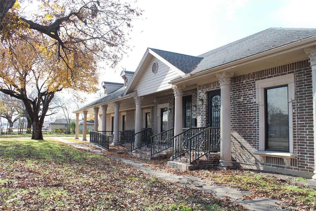 3403 N Beach Street Property Photo 2