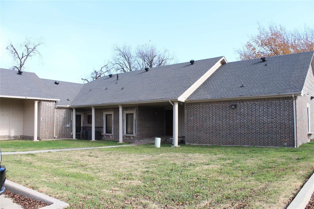 3403 N Beach Street Property Photo 4
