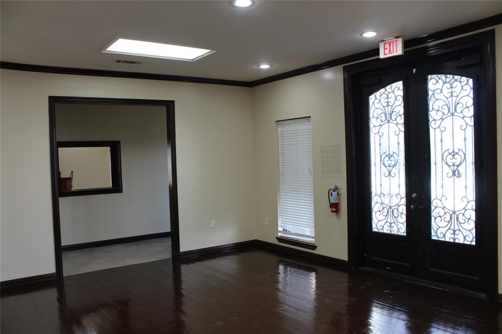 3403 N Beach Street Property Photo 10