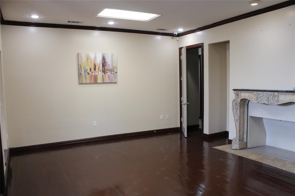 3403 N Beach Street Property Photo 11