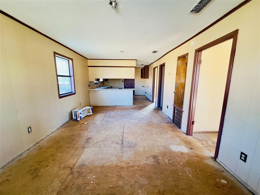 389 W Blackbourn Street Property Photo 3
