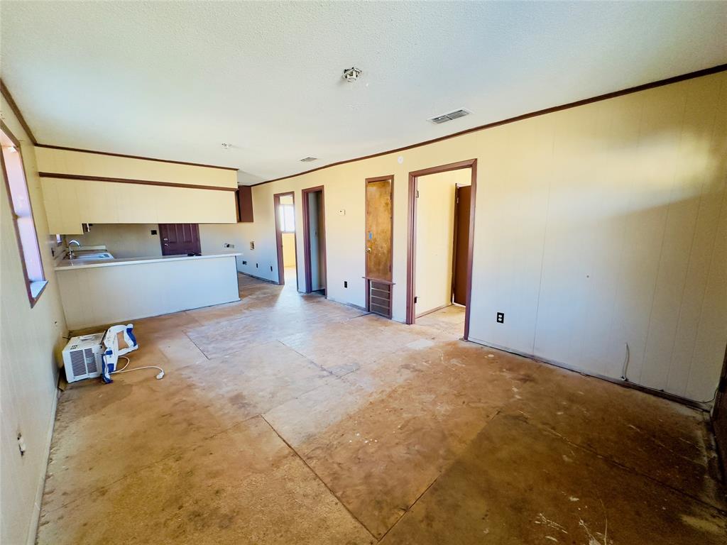 389 W Blackbourn Street Property Photo 4