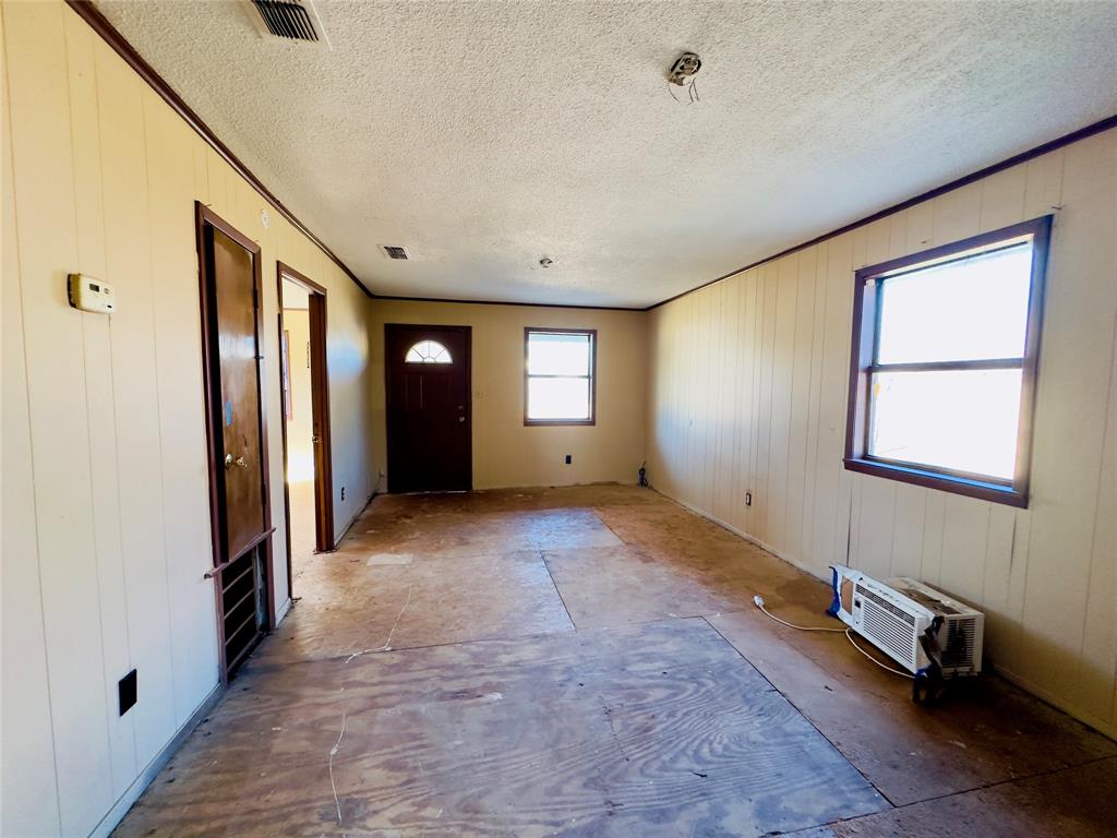 389 W Blackbourn Street Property Photo 5