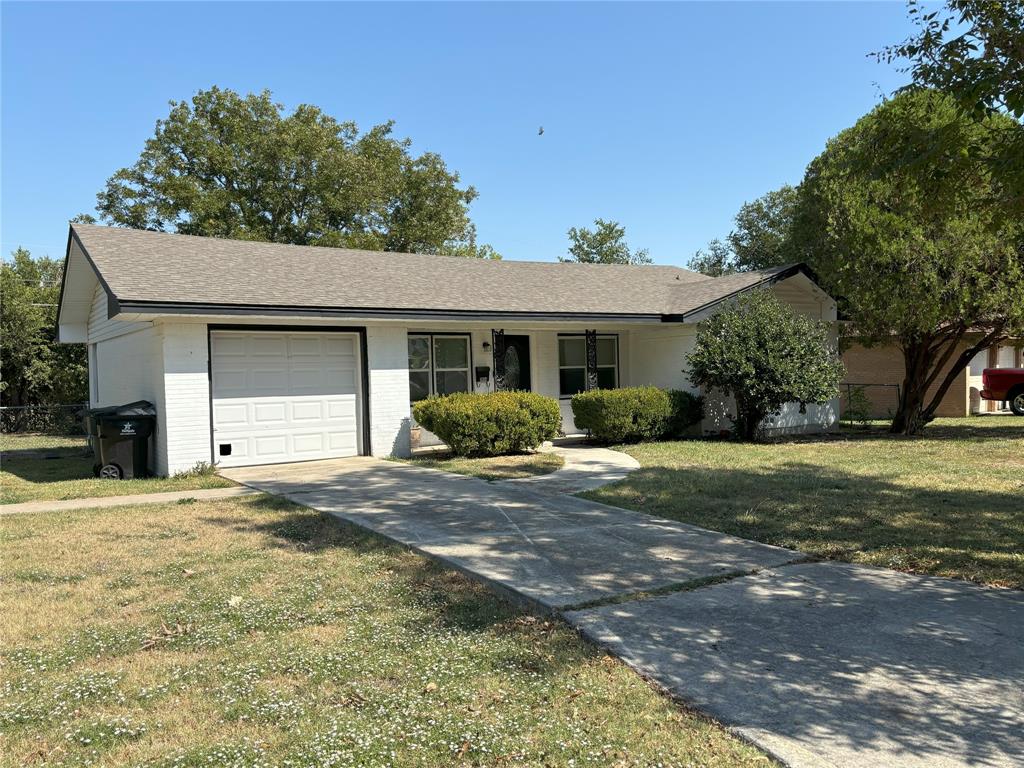 1914 E Avenue G Property Photo