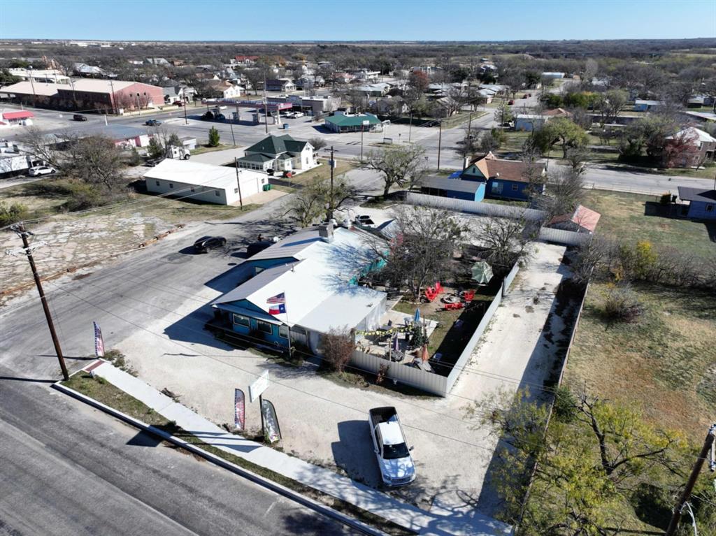 601 S Commercial Avenue Property Photo 2