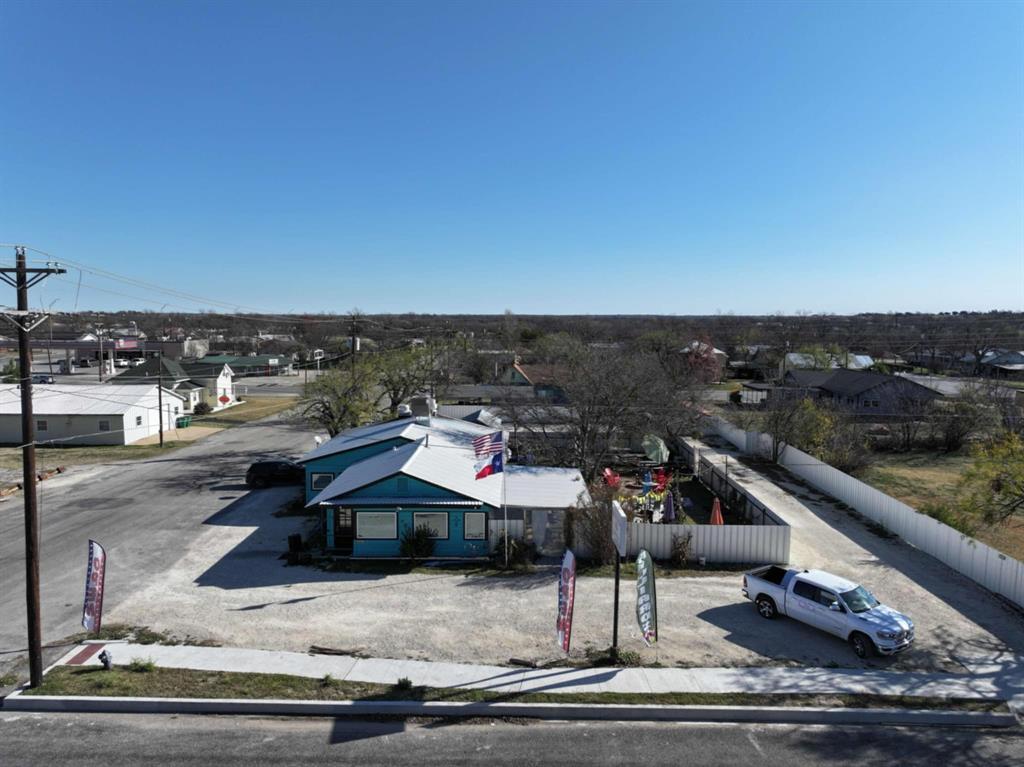 601 S Commercial Avenue Property Photo 27
