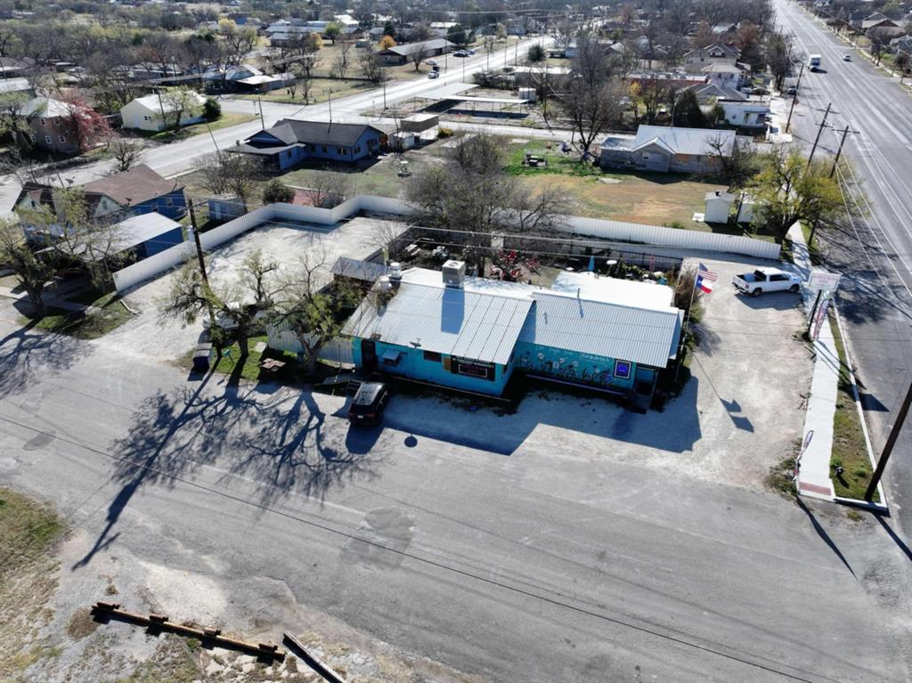 601 S Commercial Avenue Property Photo 30