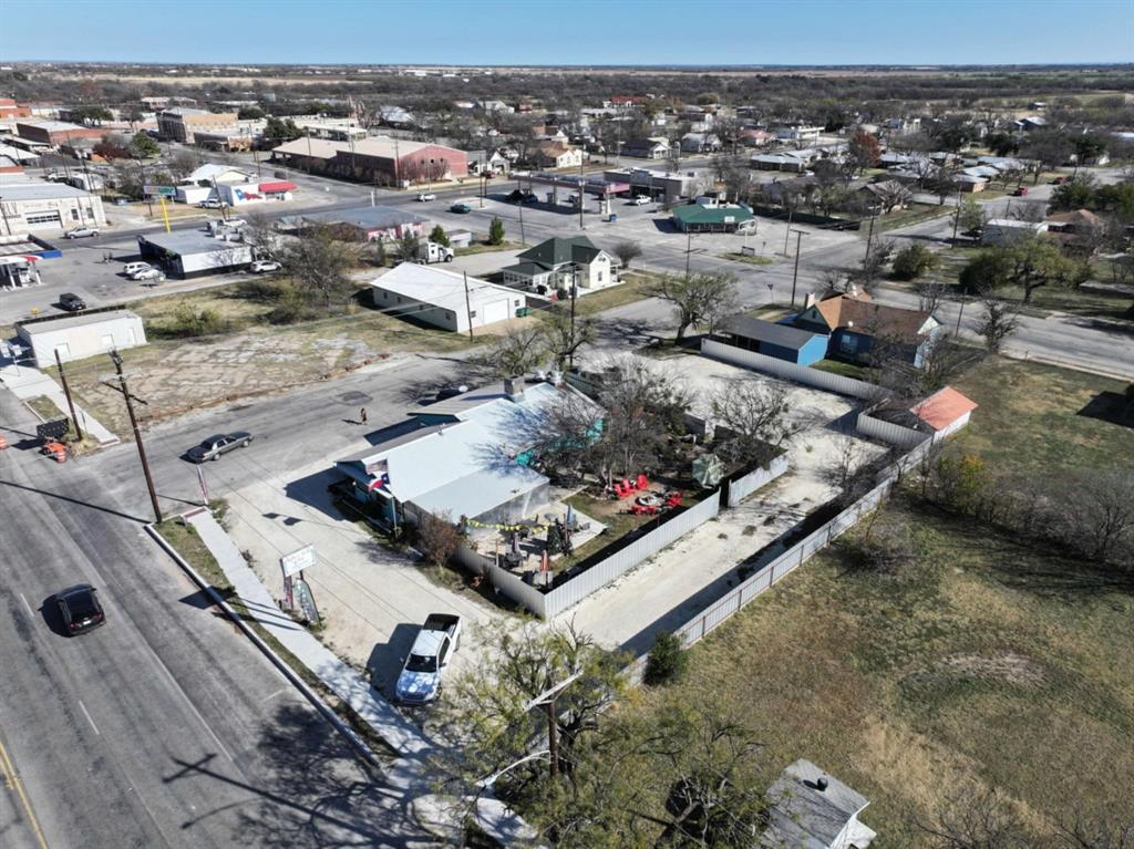 601 S Commercial Avenue Property Photo 31