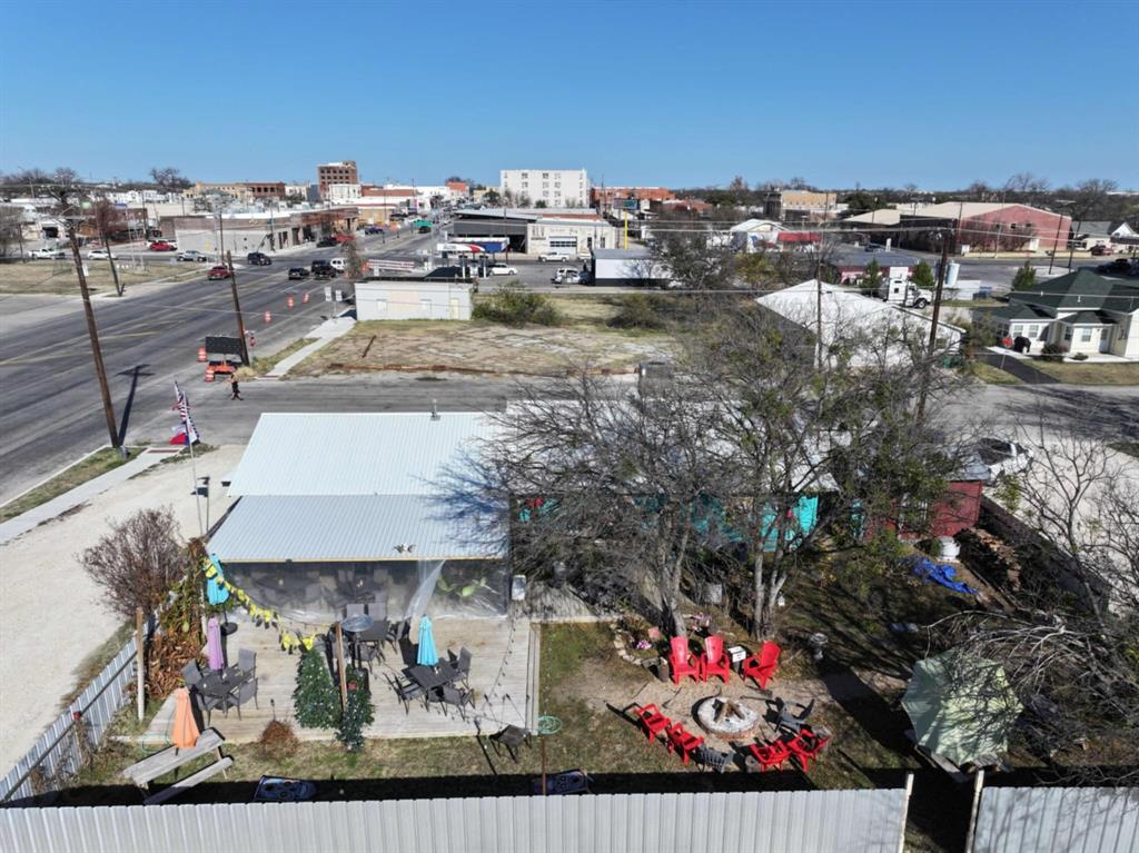 601 S Commercial Avenue Property Photo 32