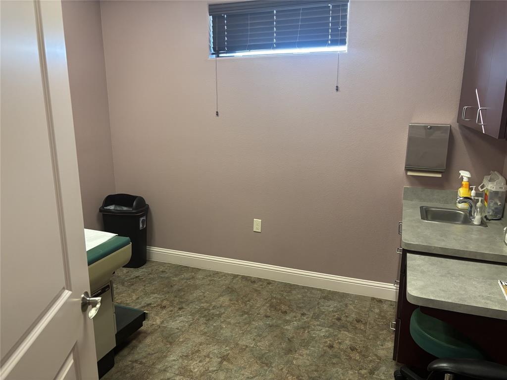 3912 N Tarrant Parkway Property Photo 10