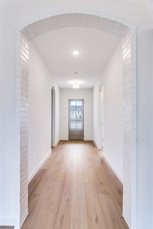 609 E Thoroughbred Property Photo 3
