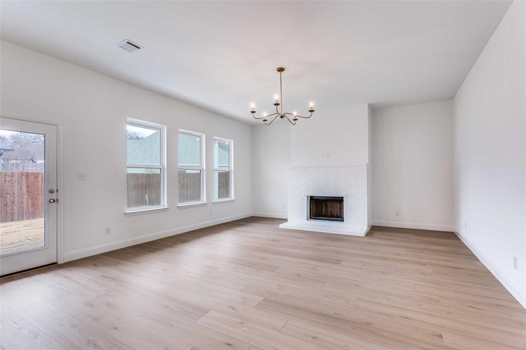 609 E Thoroughbred Property Photo 4