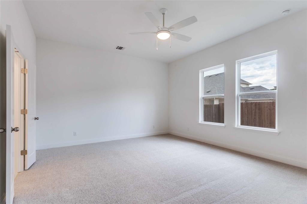 609 E Thoroughbred Property Photo 8