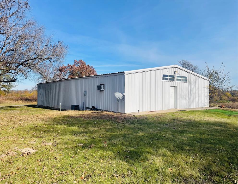 207 County Road 2315 Property Photo 6