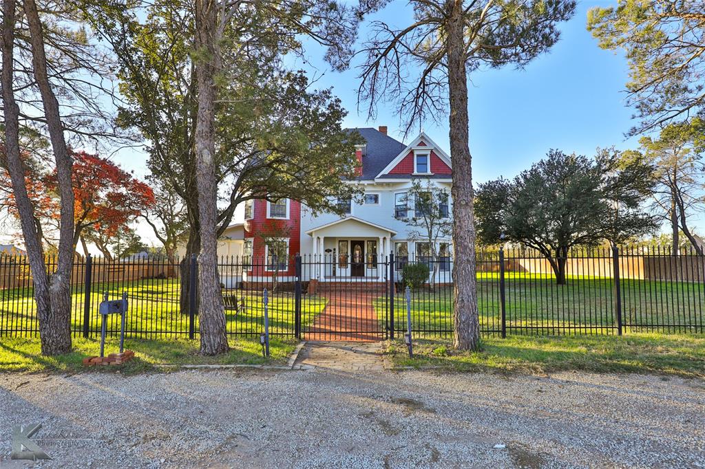 601 W 2nd Street Property Photo