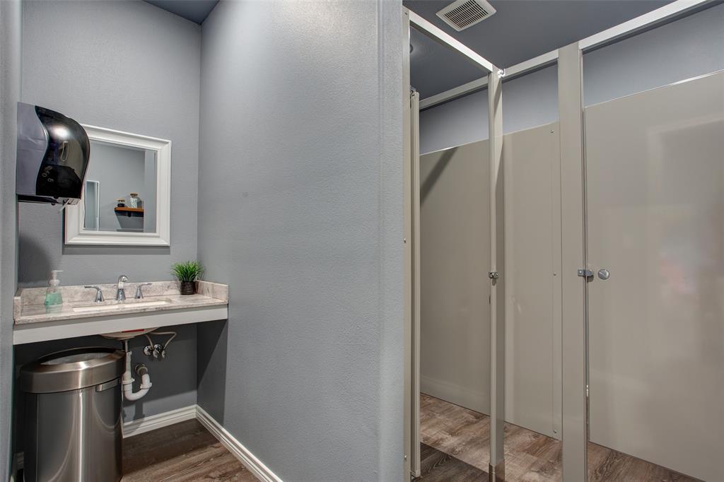 2420 Bob White Drive Property Photo 34