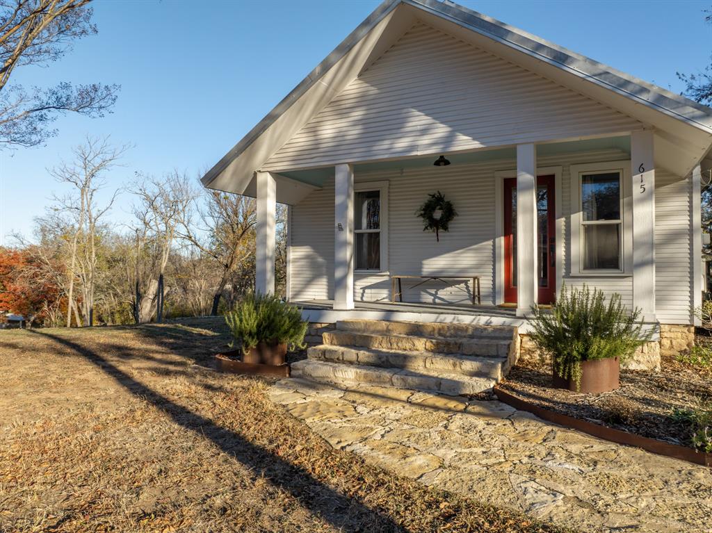 615 E Ross Street Property Photo