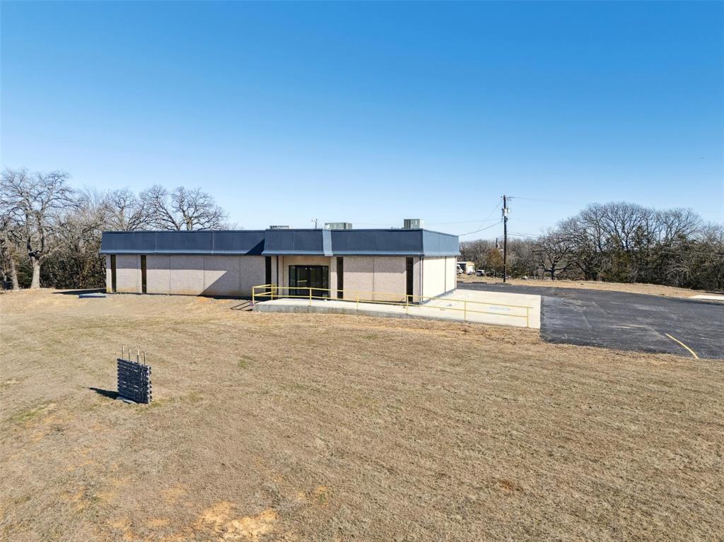 1020 N Hwy 69 Property Photo 3