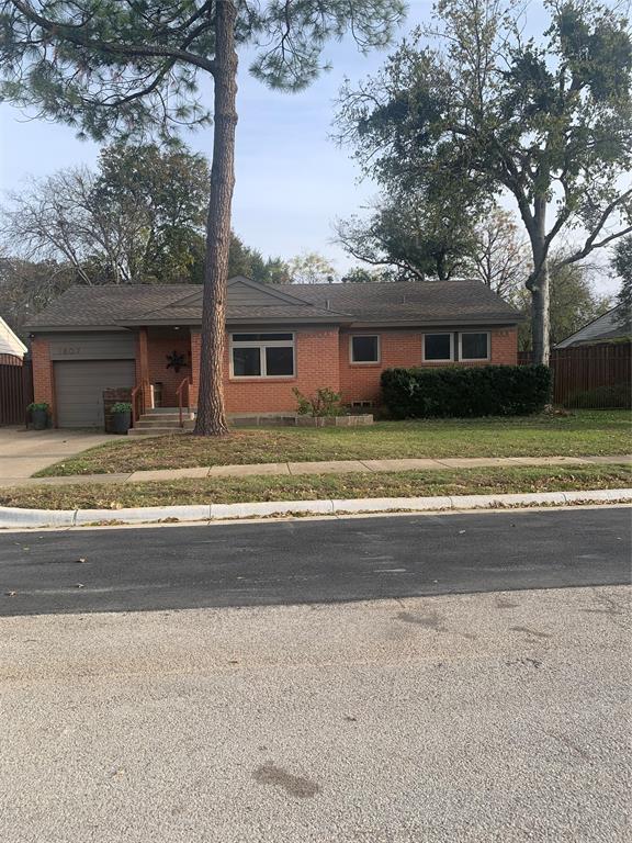 1807 Oak Tree Lane Property Photo 1