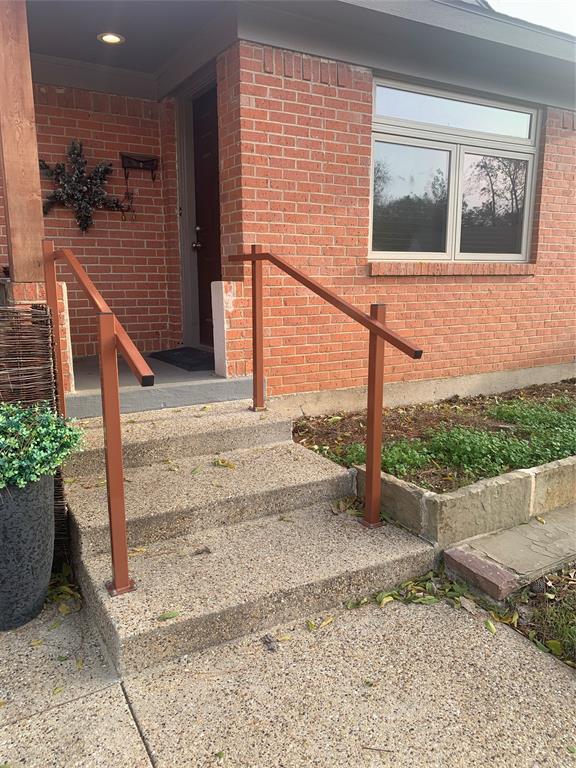 1807 Oak Tree Lane Property Photo 3