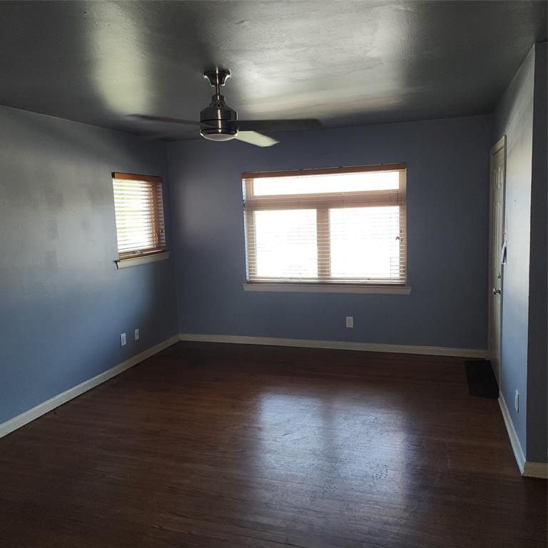 1807 Oak Tree Lane Property Photo 7