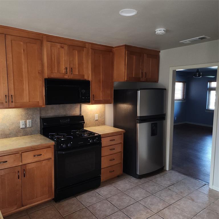 1807 Oak Tree Lane Property Photo 8