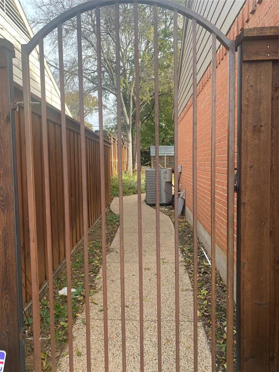 1807 Oak Tree Lane Property Photo 18