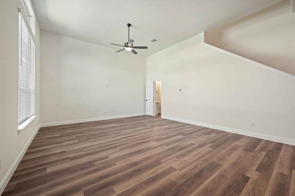 528 E 2nd Street Property Photo 4