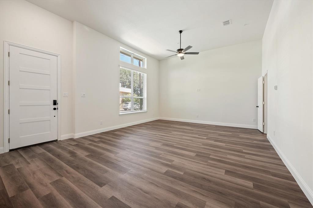 528 E 2nd Street Property Photo 5