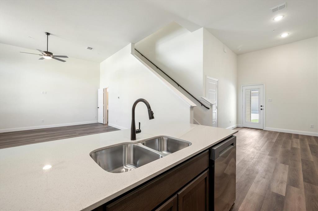528 E 2nd Street Property Photo 12