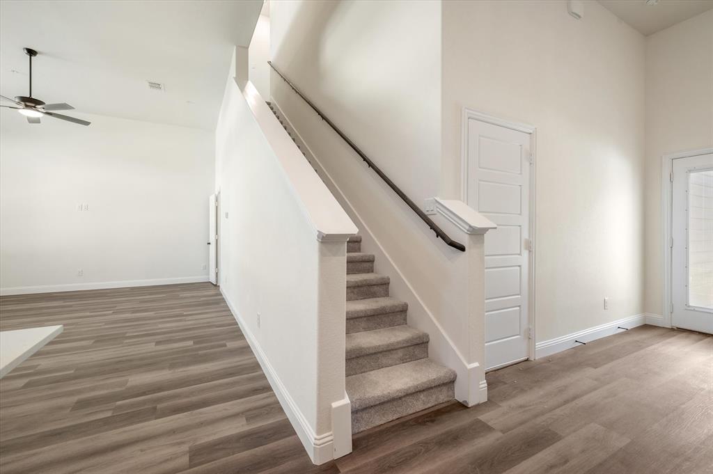 528 E 2nd Street Property Photo 16
