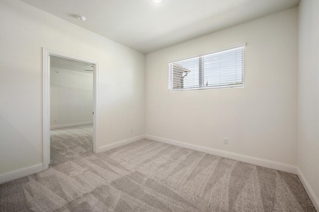 528 E 2nd Street Property Photo 17
