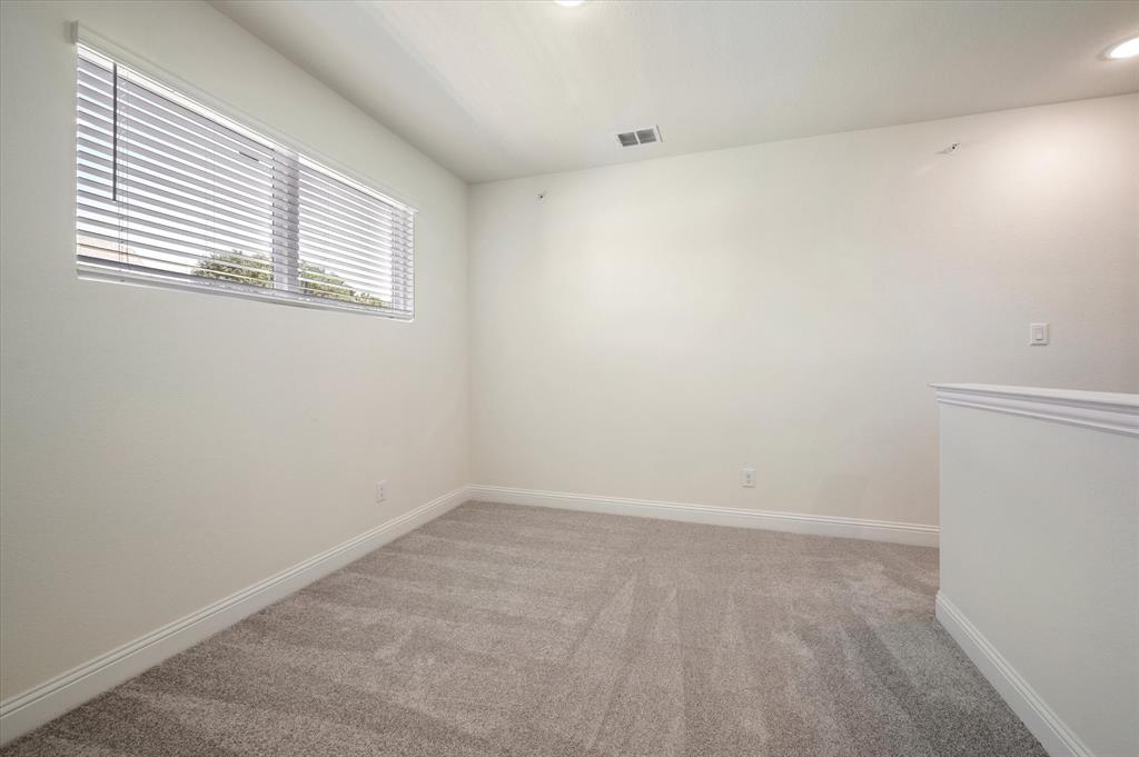528 E 2nd Street Property Photo 18