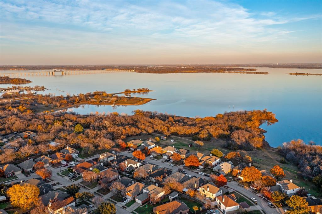 907 Lake Bluff Drive Property Photo