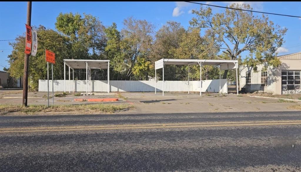 301 E Main Street Property Photo 2