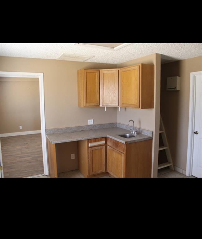 3210 W Broadway Street Property Photo 2