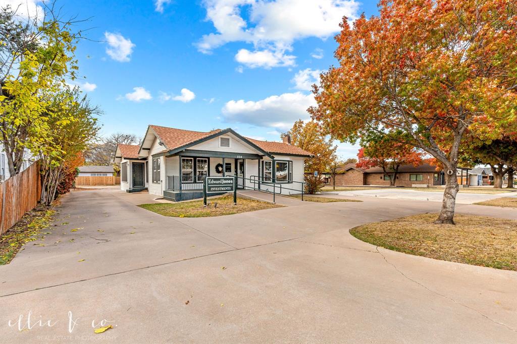 234 Sayles Boulevard Property Photo 1