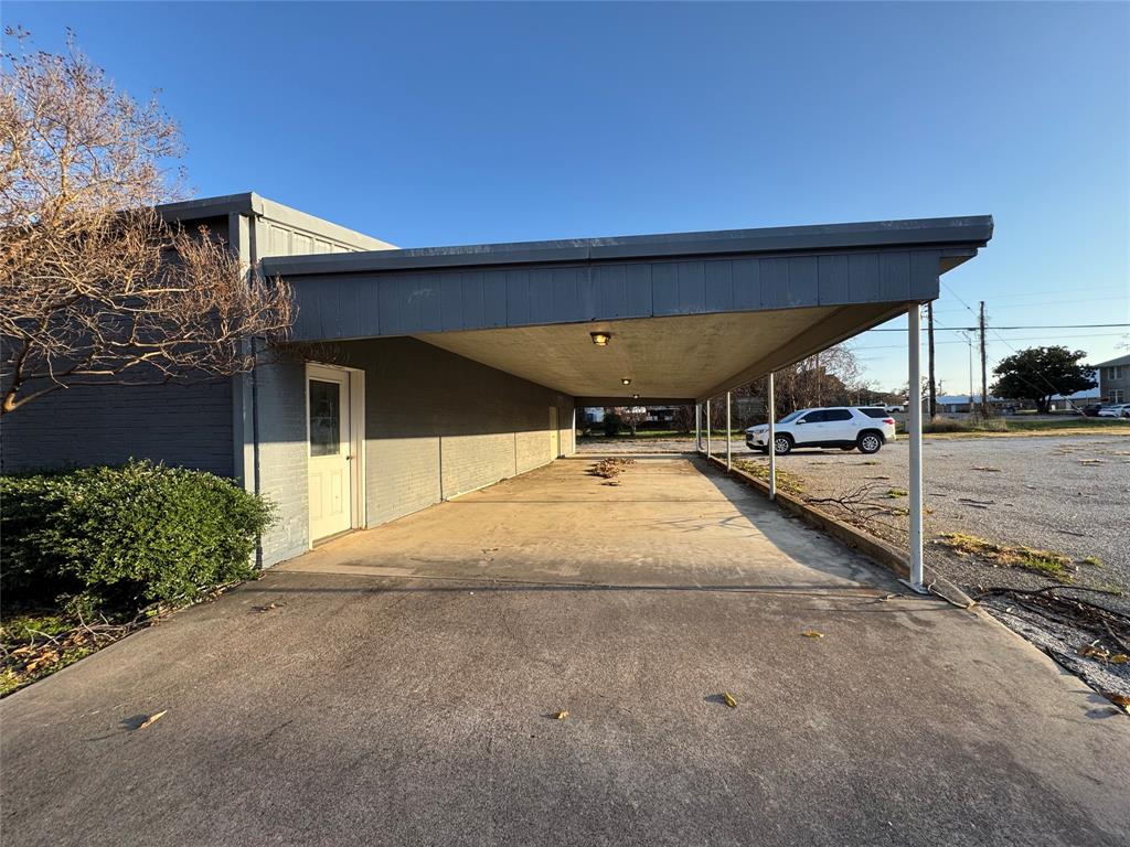 203 W 7th Street Property Photo 5
